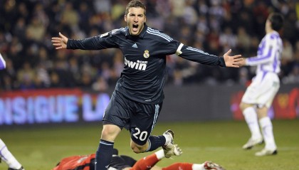 开云官网-76人强行终结灰熊，约基奇关键战不手软，当坚韧遇见统治力