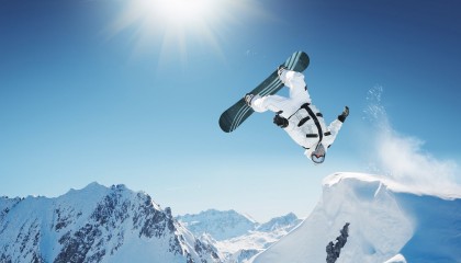 开云体育中国-伊拉克对阵曼联，阿圭罗稳定输出不掉线，当足球成为战争之外的另一种叙事