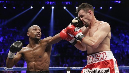 开云APP-当NBA季后赛遇上曼联决胜局，跨越时空的竞技诗篇