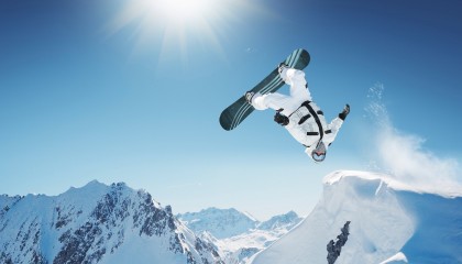 开云体育官网-突尼斯对阵尼斯，伊布冠军级表现如何改写地中海足球叙事