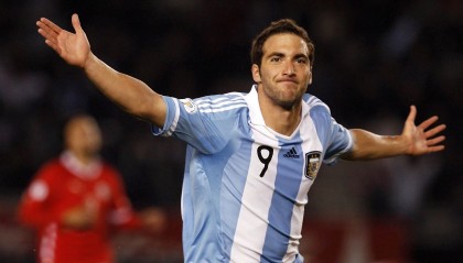 开云体育世界杯-马赛收割巴萨，本泽马如何从背锅侠蜕变为关键先生