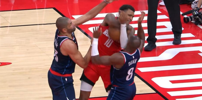 快船险胜上海队，保罗带队取胜