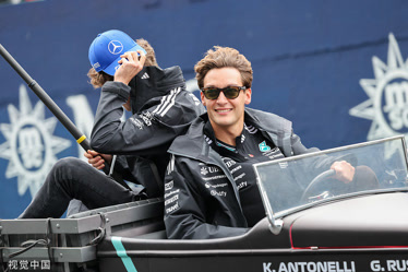 红牛车队完胜阿斯顿马丁，拉塞尔扛起全队