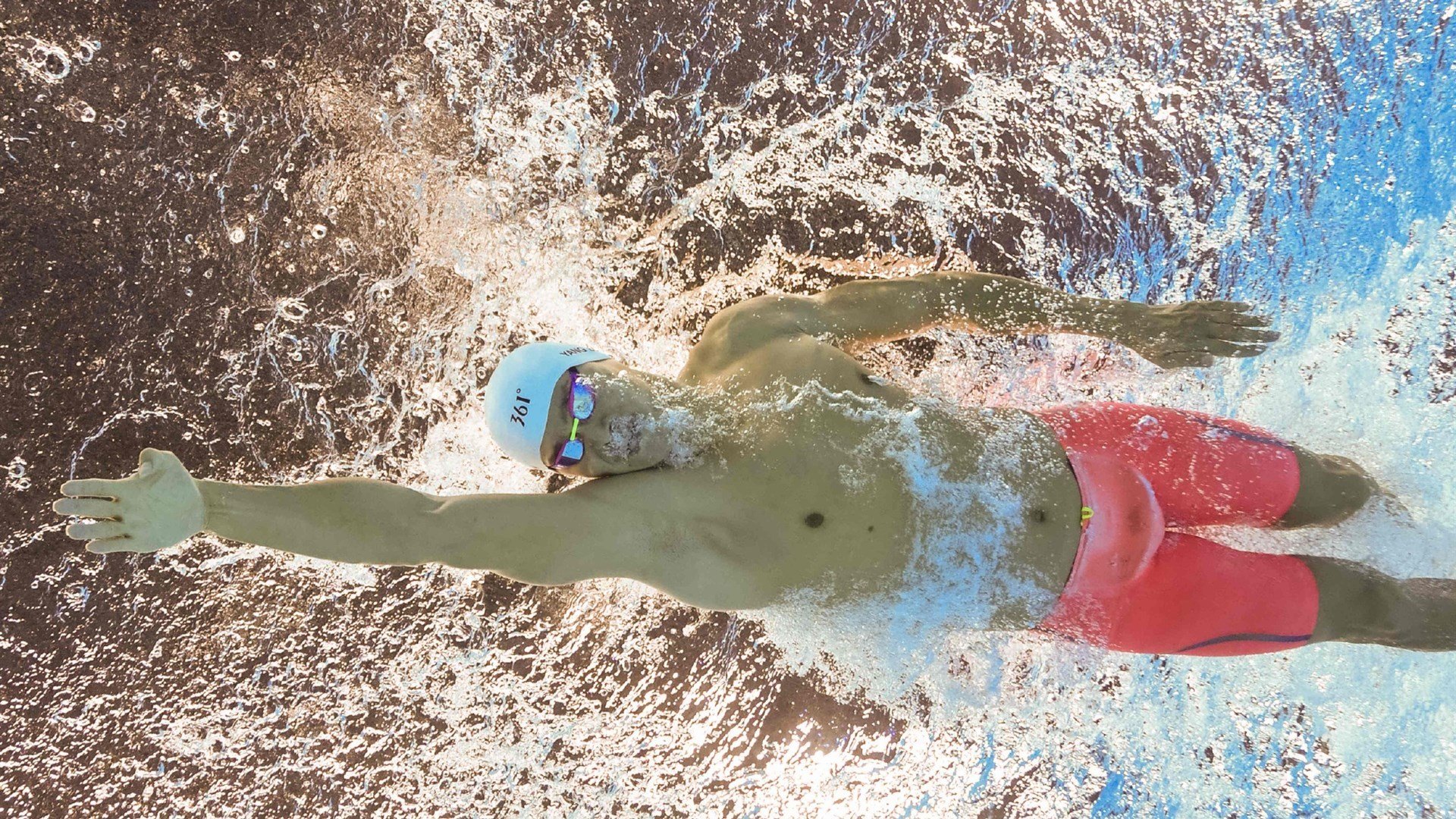 楚阿梅尼对手完全无解，波兰一波带走摩洛哥，当足球成为现代战争的镜像