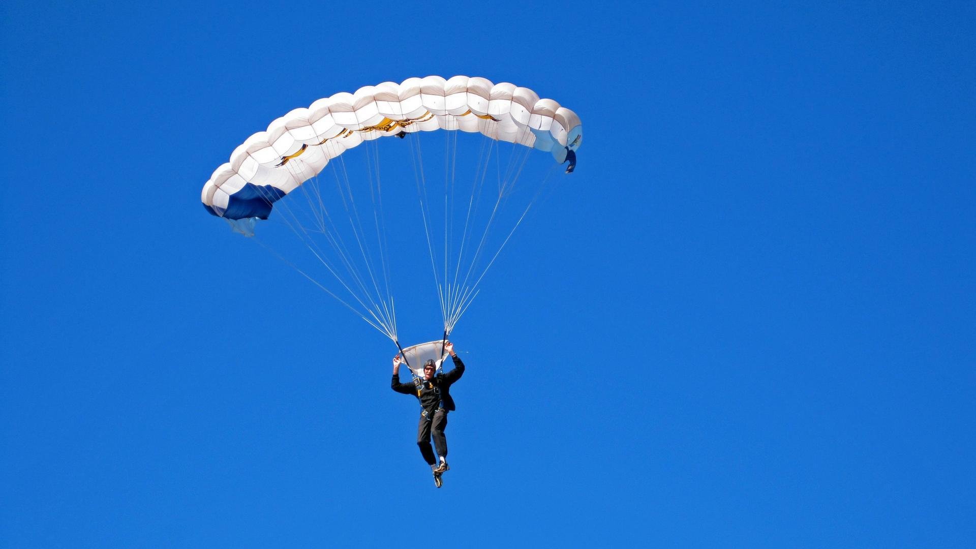 广东队横扫老鹰,贝恩,从沉默射手到关键先生的淬火之路