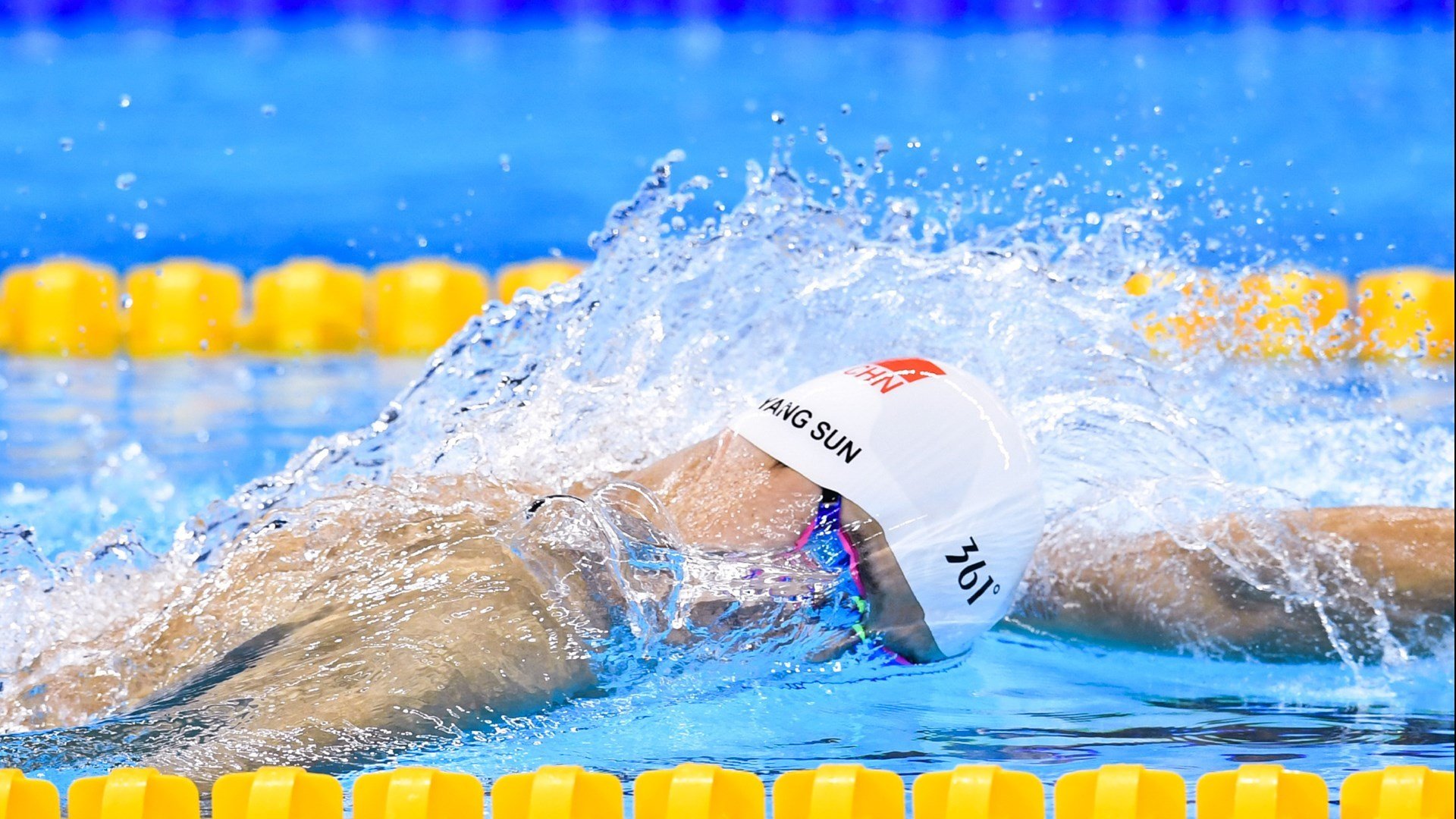 年度焦点之战之夜，劳塔罗用沉默与奔跑，刺破喧嚣的苍穹